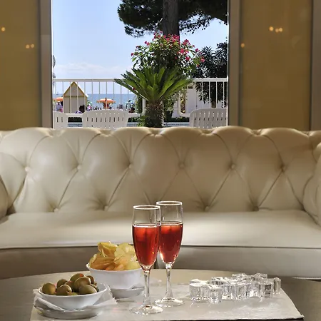 普拉亚滨海大酒店 4* 利尼亚诺萨比亚多罗