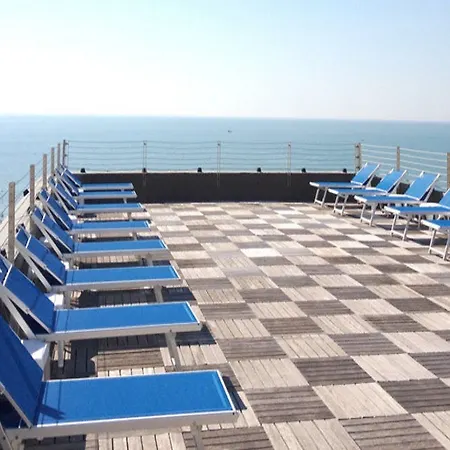 普拉亚滨海大酒店 酒店 利尼亚诺萨比亚多罗